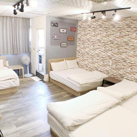 Fengjia Gift Box Homestay Taichung Eksteriør bilde