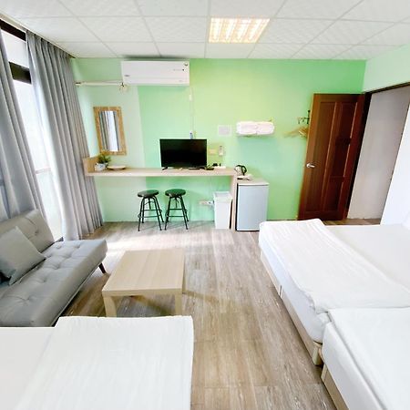 Fengjia Gift Box Homestay Taichung Eksteriør bilde