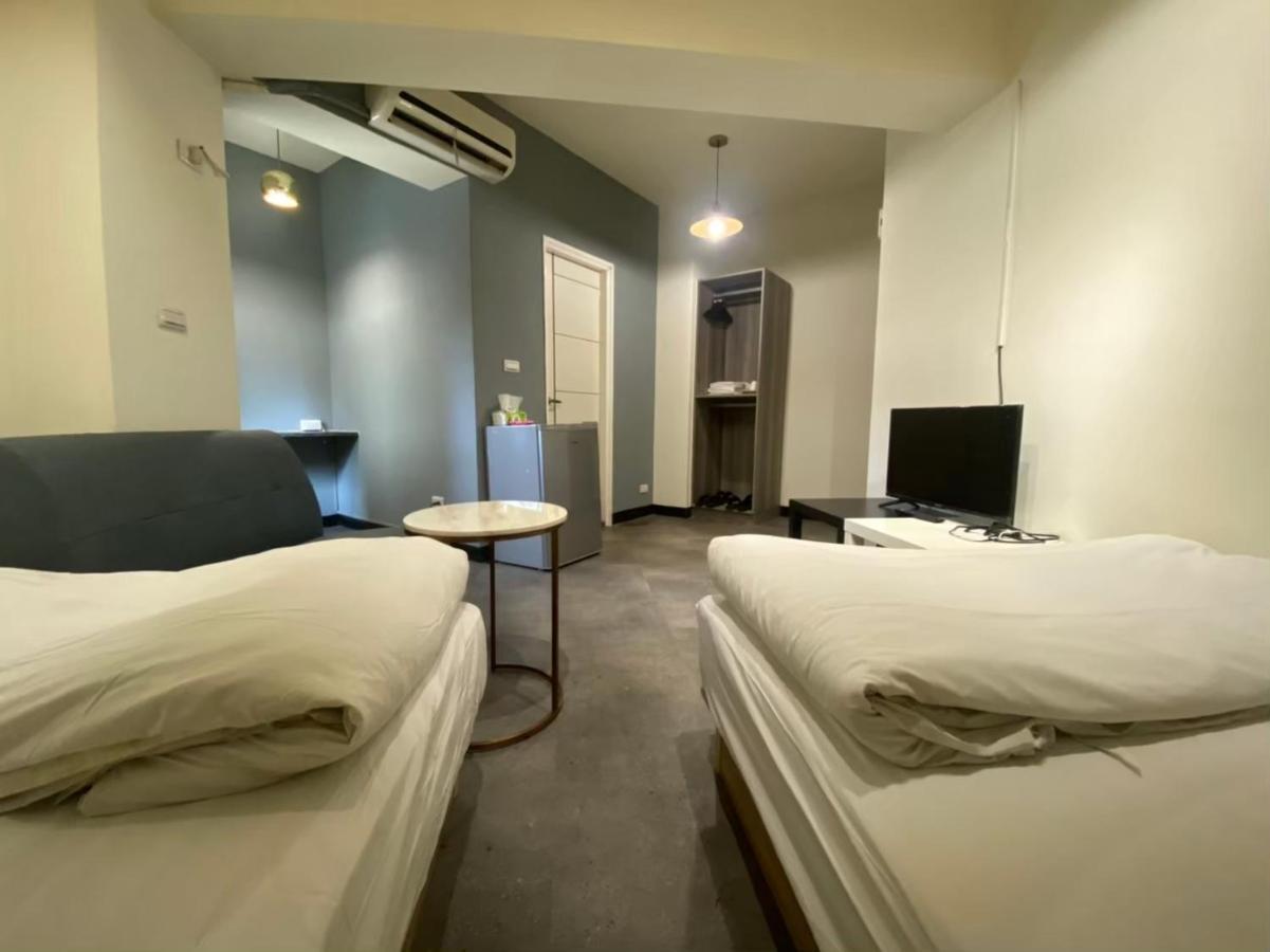 Fengjia Gift Box Homestay Taichung Eksteriør bilde