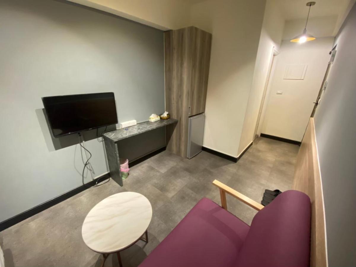 Fengjia Gift Box Homestay Taichung Eksteriør bilde