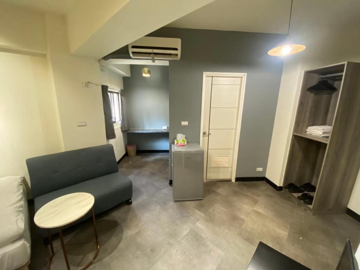 Fengjia Gift Box Homestay Taichung Eksteriør bilde