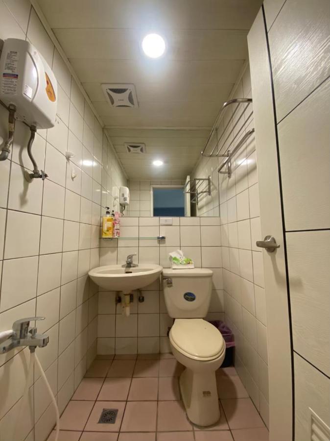 Fengjia Gift Box Homestay Taichung Eksteriør bilde