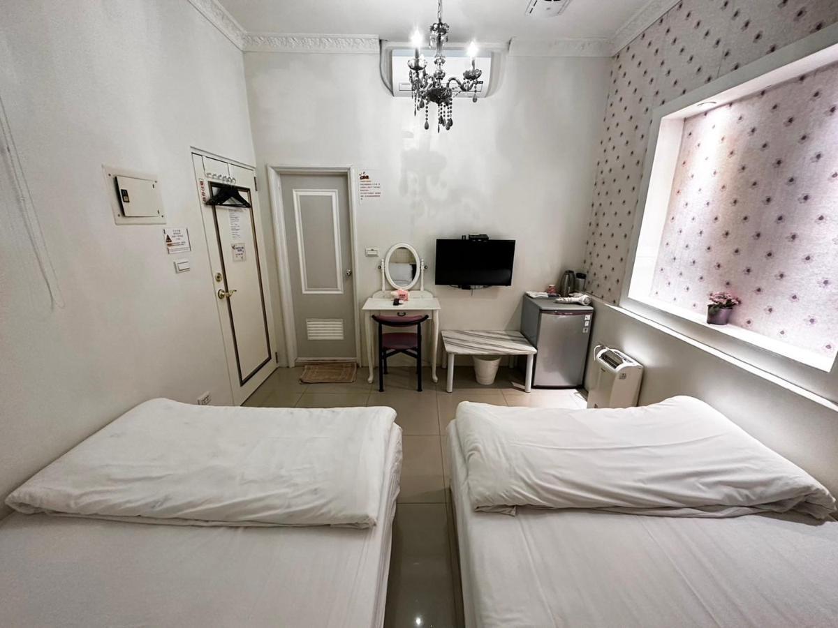Fengjia Gift Box Homestay Taichung Eksteriør bilde