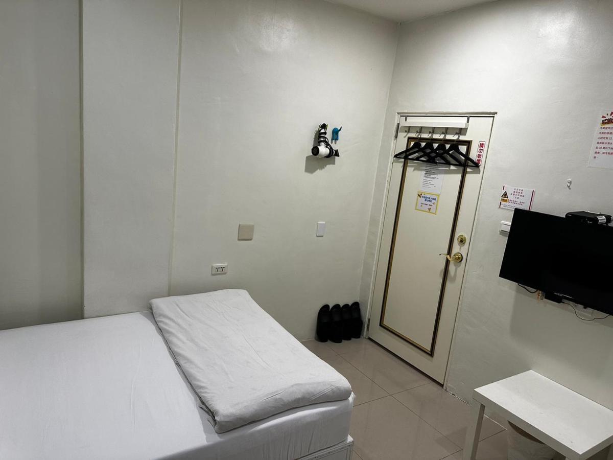 Fengjia Gift Box Homestay Taichung Eksteriør bilde