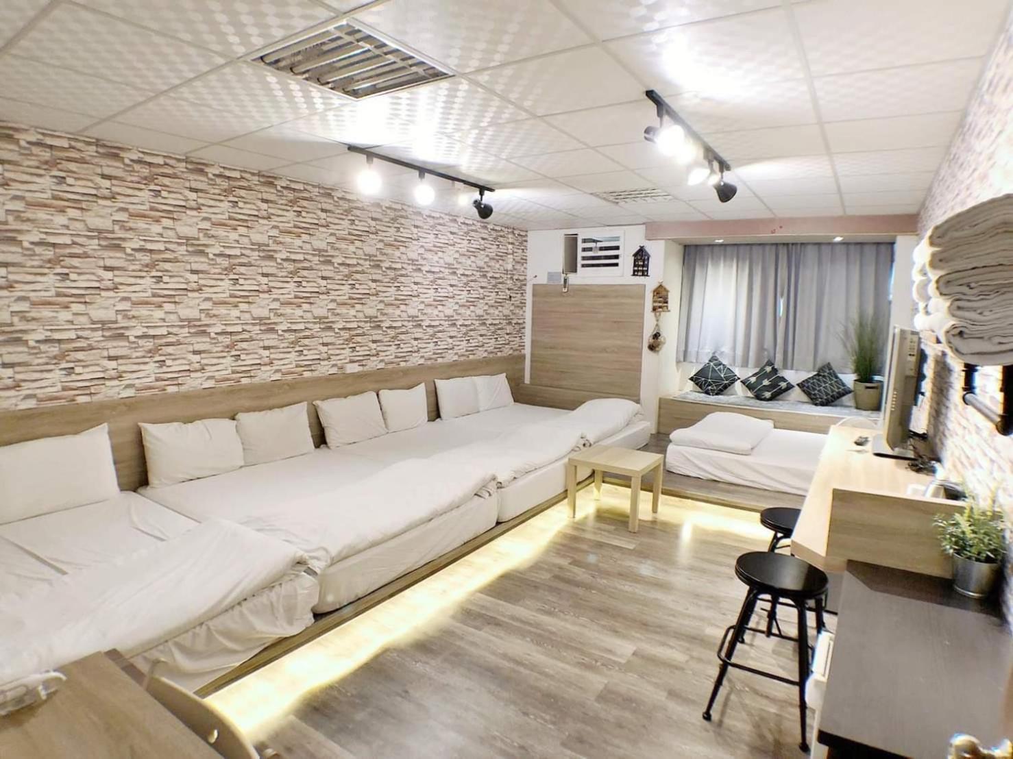 Fengjia Gift Box Homestay Taichung Eksteriør bilde