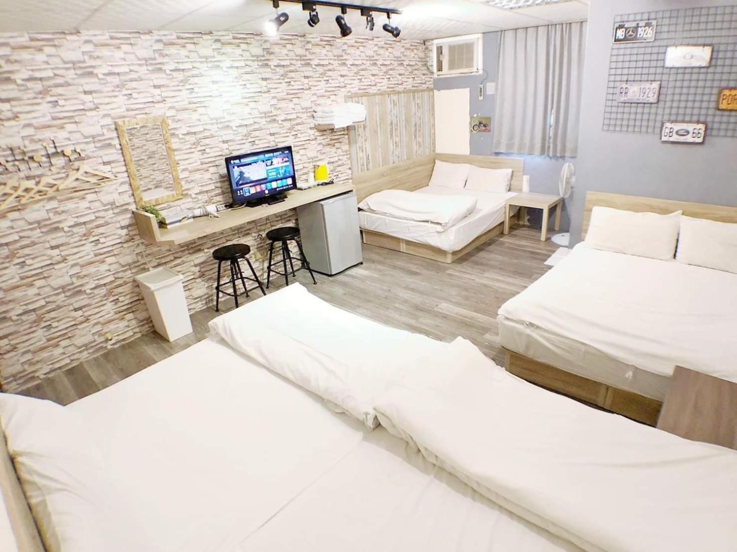 Fengjia Gift Box Homestay Taichung Eksteriør bilde