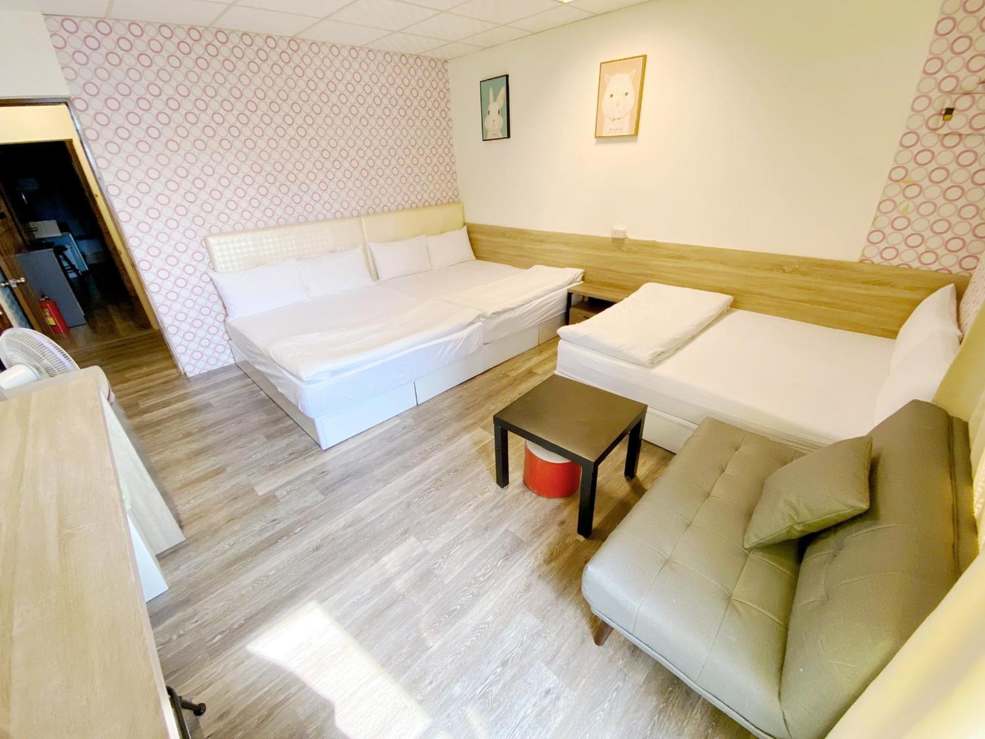 Fengjia Gift Box Homestay Taichung Eksteriør bilde